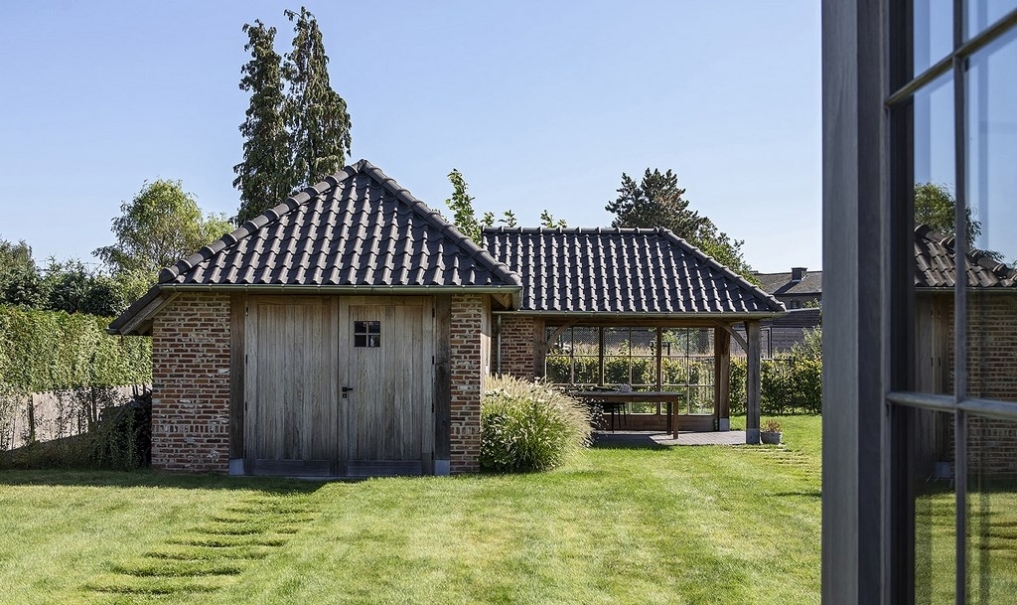 tuin betonklinkers oprit zwembad tuin